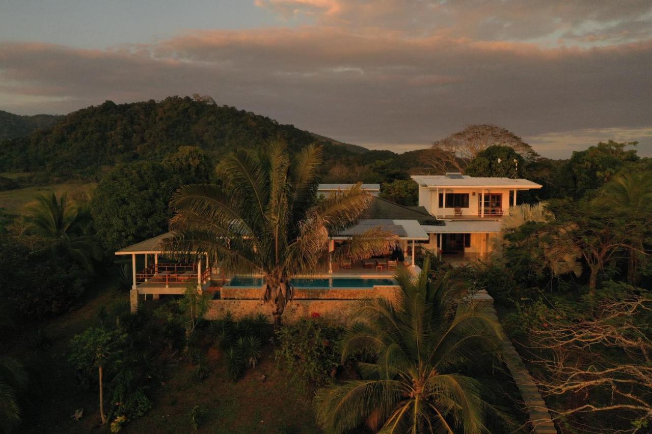 Salvatierra Beachfront Hotel Puerto Coyote Exterior photo
